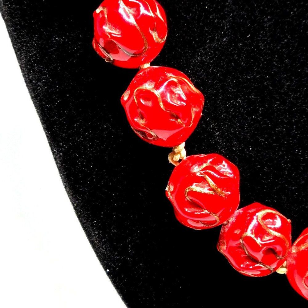 Vintage Red Cinnabar Style Beaded Necklace Gold Tone 18" Choker - Picture 3 of 5